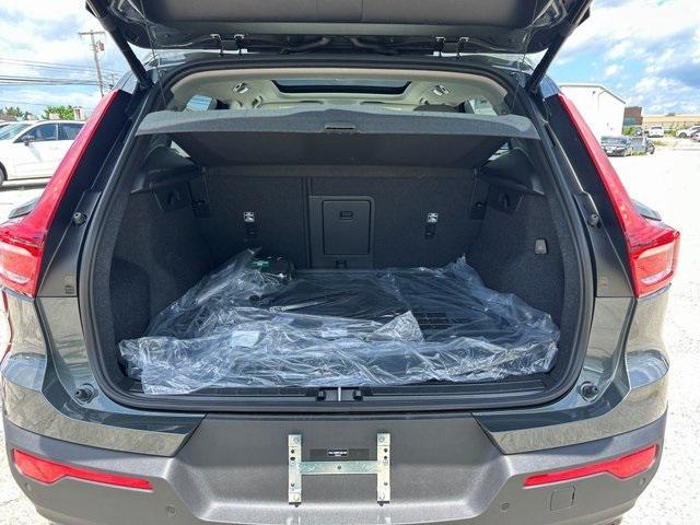 new 2026 Volvo XC40 car