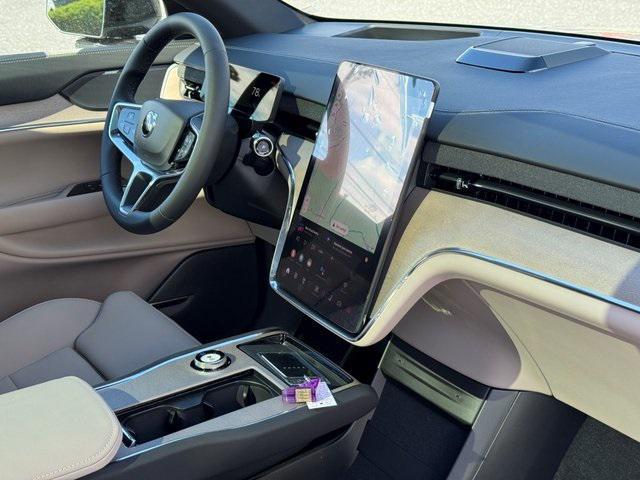 new 2025 Volvo EX90 car, priced at $82,590