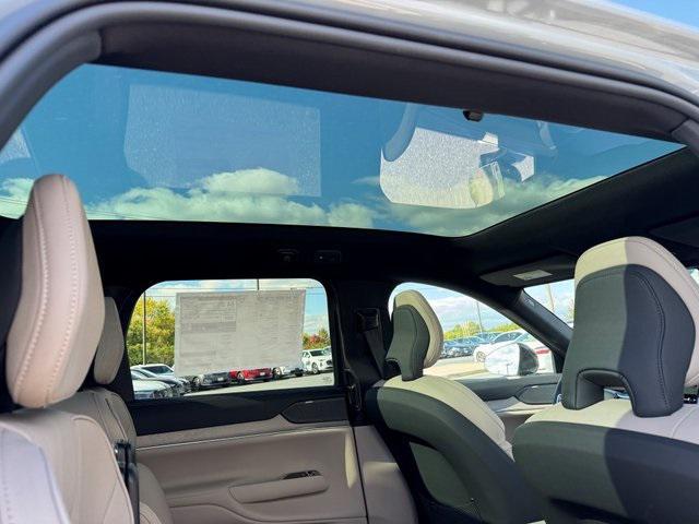 new 2025 Volvo EX90 car, priced at $82,590