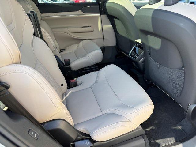 new 2025 Volvo EX90 car, priced at $82,590