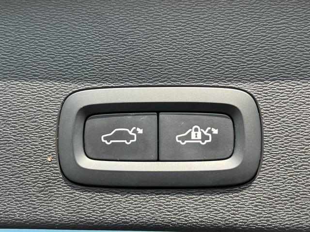 used 2022 Volvo C40 Recharge Pure Electric car, priced at $32,333