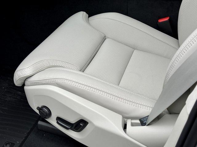 new 2025 Volvo XC90 car, priced at $72,009