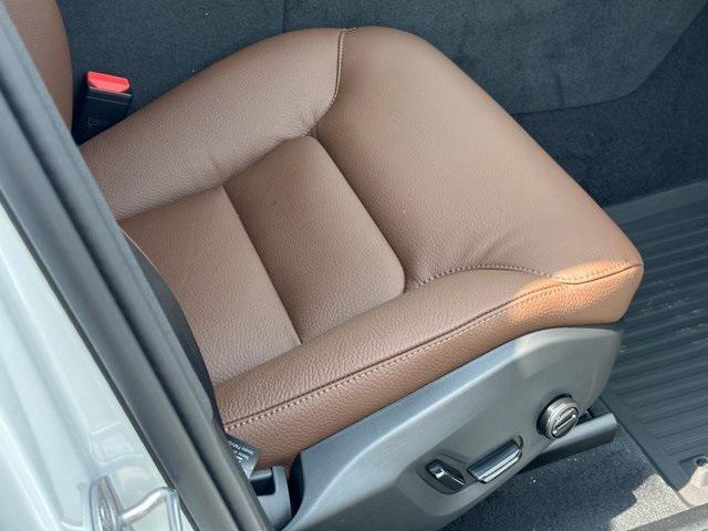 new 2025 Volvo XC60 car, priced at $55,360