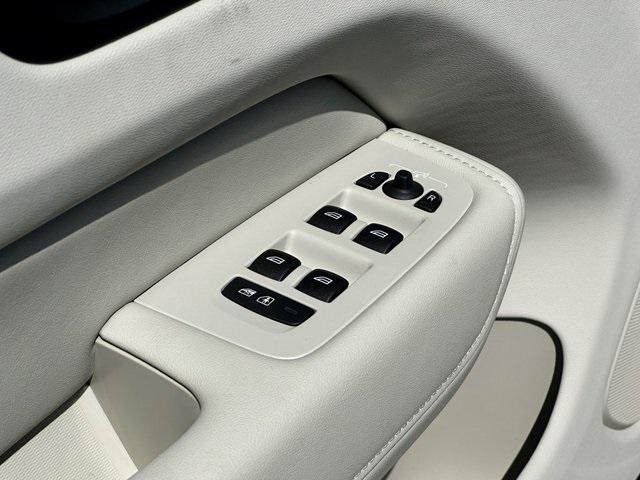 new 2025 Volvo XC60 car, priced at $55,335