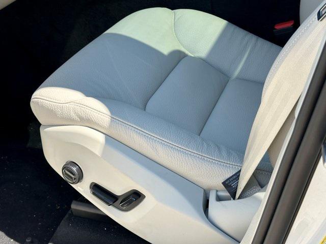 new 2025 Volvo XC60 car, priced at $55,335
