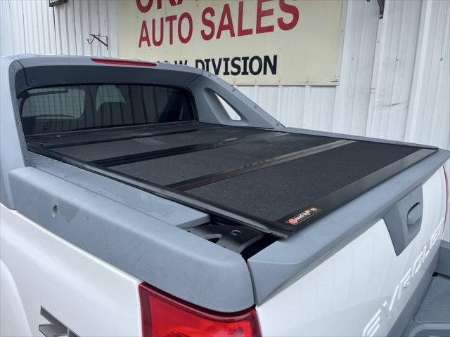 used 2002 Chevrolet Avalanche car, priced at $8,975