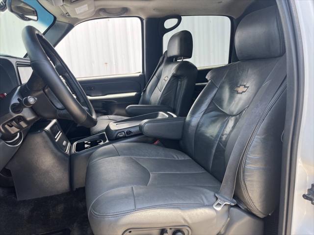 used 2002 Chevrolet Avalanche car, priced at $8,975