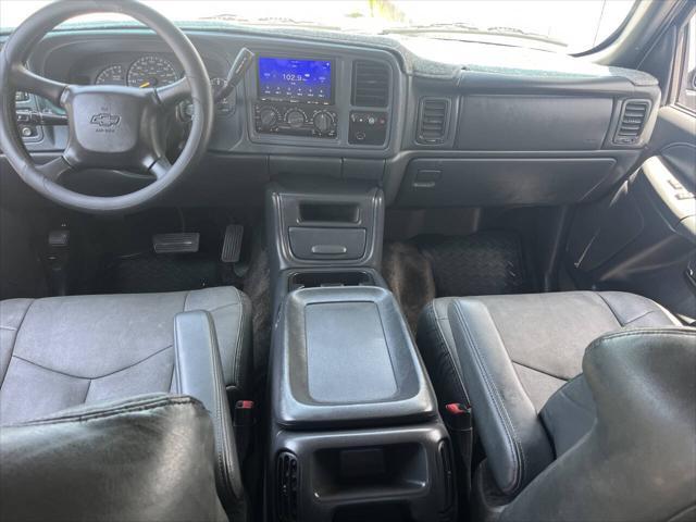 used 2002 Chevrolet Avalanche car, priced at $8,975