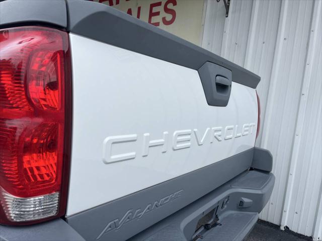 used 2002 Chevrolet Avalanche car, priced at $8,975