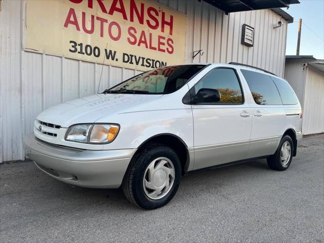 used 2000 Toyota Sienna car, priced at $4,975