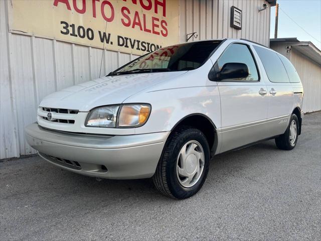 used 2000 Toyota Sienna car, priced at $4,975