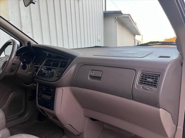 used 2000 Toyota Sienna car, priced at $4,975