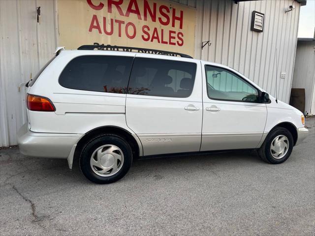 used 2000 Toyota Sienna car, priced at $4,975