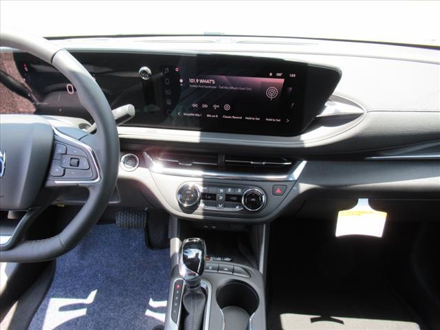 new 2025 Buick Envista car, priced at $27,030
