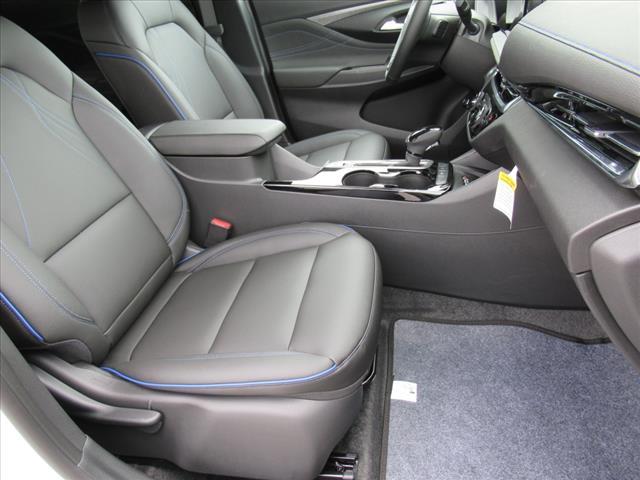 new 2025 Buick Envista car, priced at $29,325