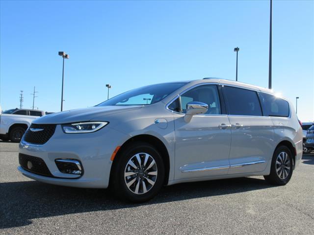 used 2021 Chrysler Pacifica Hybrid car, priced at $32,140