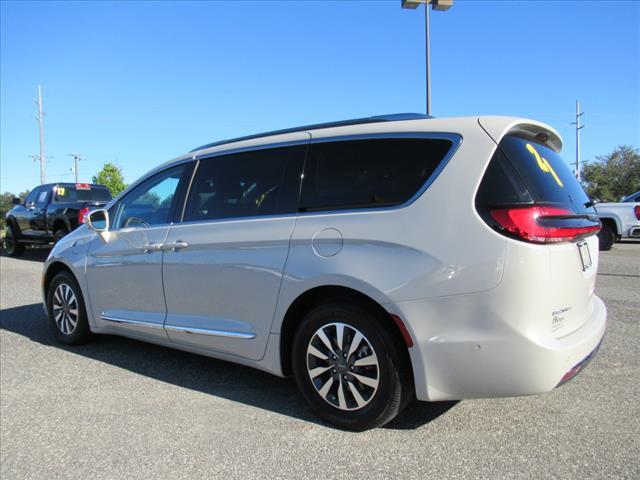 used 2021 Chrysler Pacifica Hybrid car, priced at $32,140