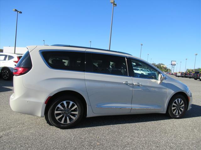 used 2021 Chrysler Pacifica Hybrid car, priced at $32,140