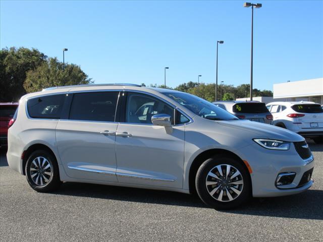 used 2021 Chrysler Pacifica Hybrid car, priced at $32,140