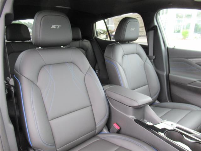 new 2025 Buick Envista car, priced at $29,325
