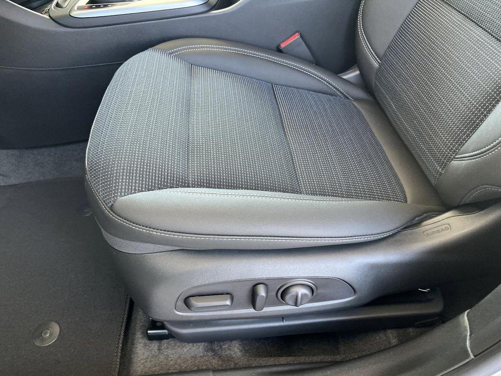 new 2025 Buick Envista car