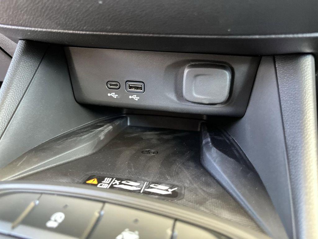 new 2025 Buick Envista car, priced at $25,530