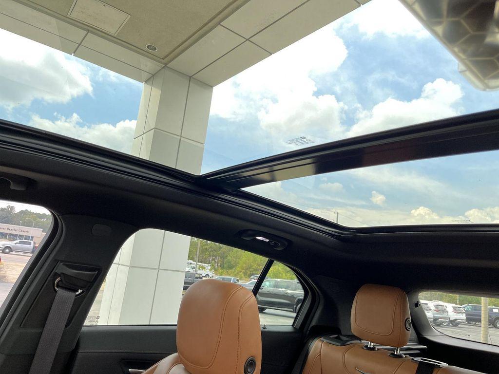 used 2024 Cadillac XT4 car, priced at $35,990