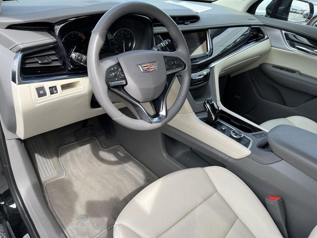 used 2025 Cadillac XT6 car, priced at $49,990