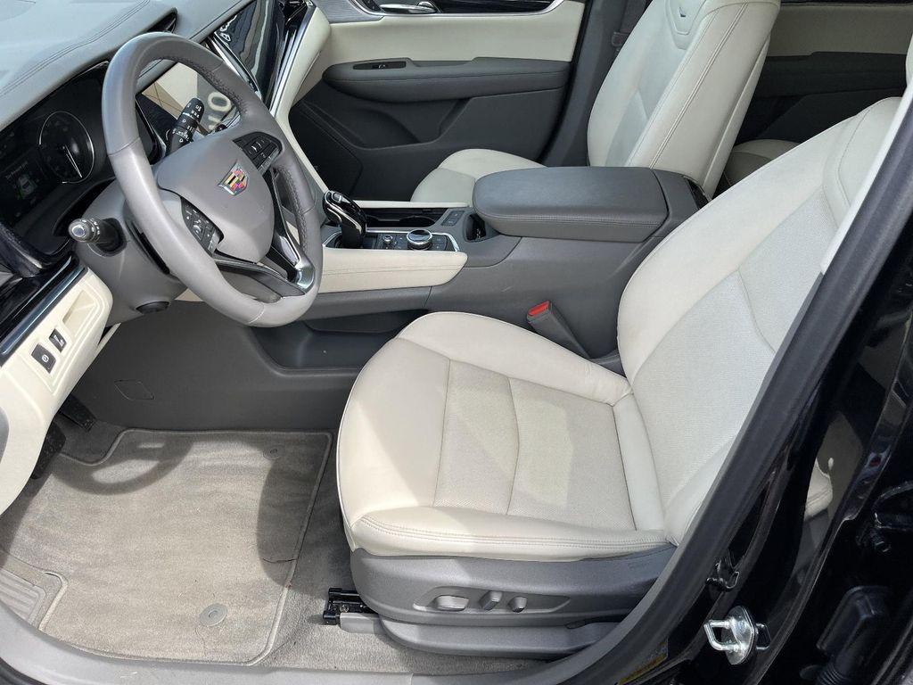 used 2025 Cadillac XT6 car, priced at $49,990