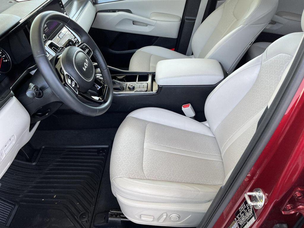 used 2023 Kia Sorento car, priced at $27,870