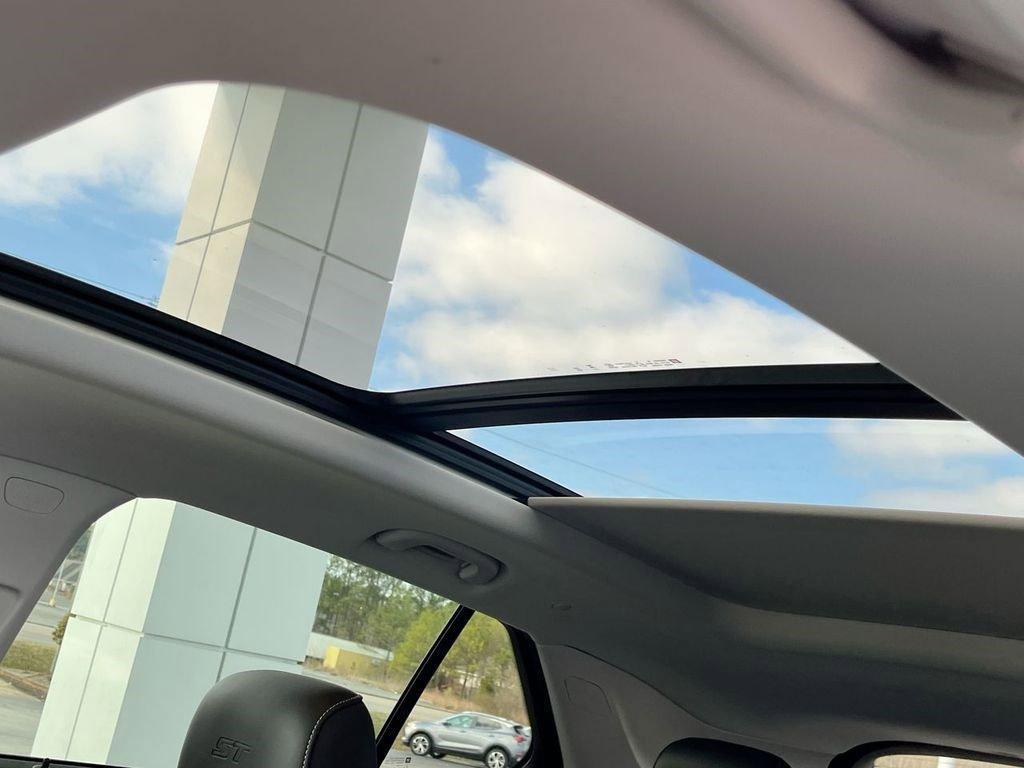 new 2025 Buick Envision car, priced at $38,735