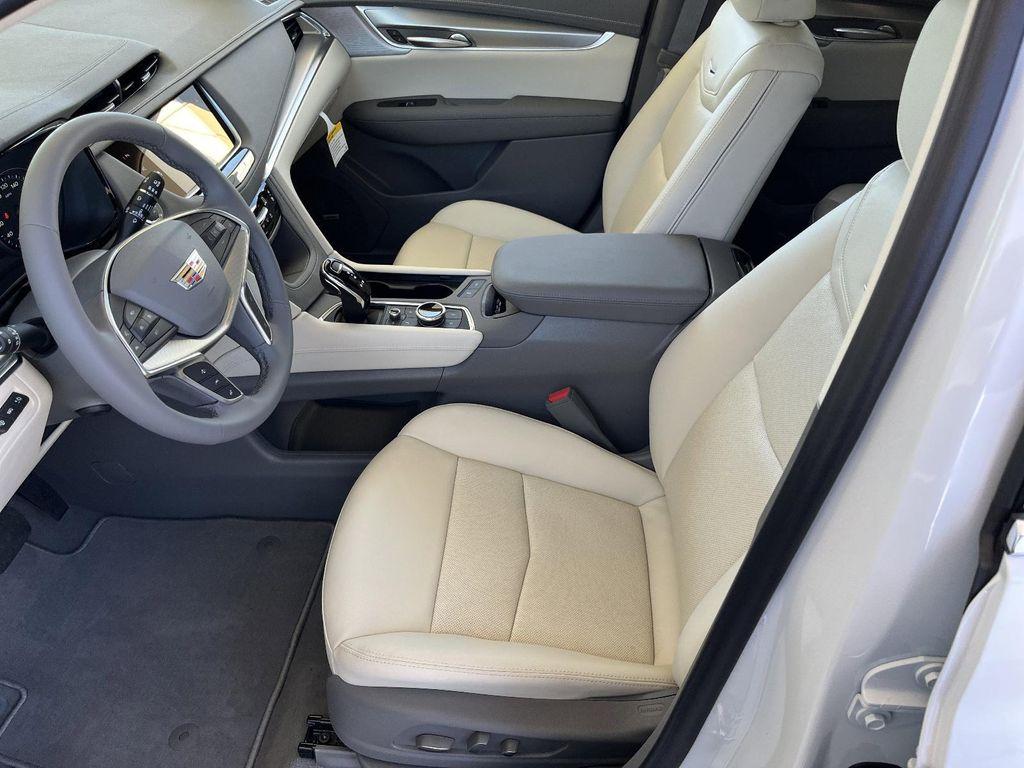 new 2025 Cadillac XT5 car