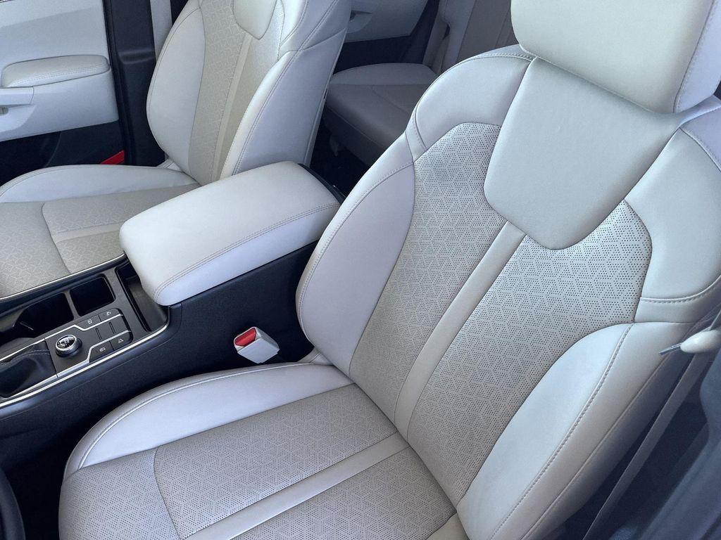 used 2023 Kia Sorento car, priced at $26,847