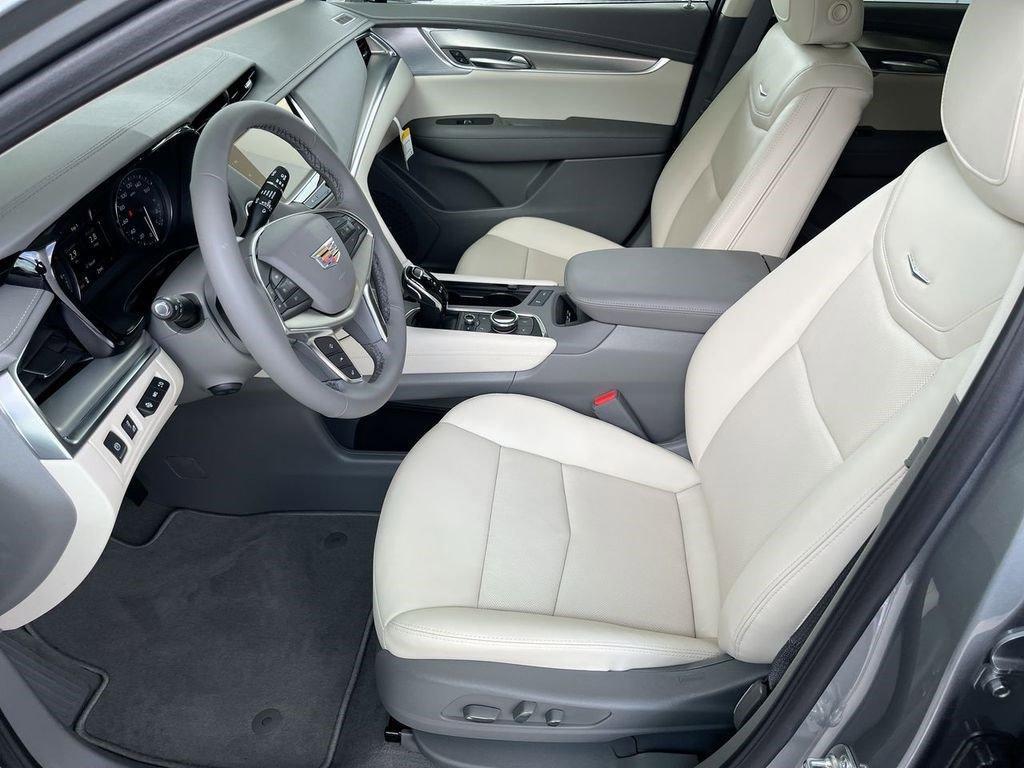 new 2025 Cadillac XT5 car, priced at $54,565
