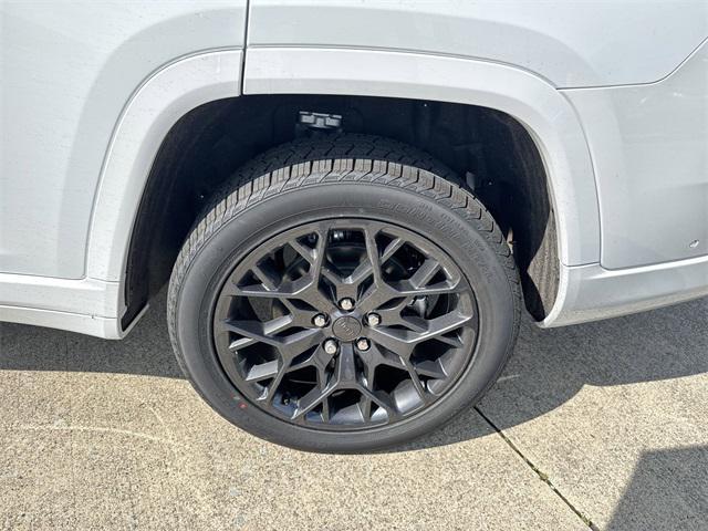 new 2025 Jeep Grand Cherokee L car, priced at $70,487
