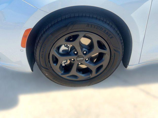used 2021 Chrysler Pacifica Hybrid car, priced at $20,999
