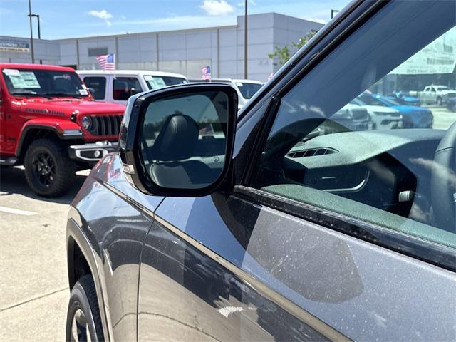 new 2025 Jeep Grand Cherokee car, priced at $41,741