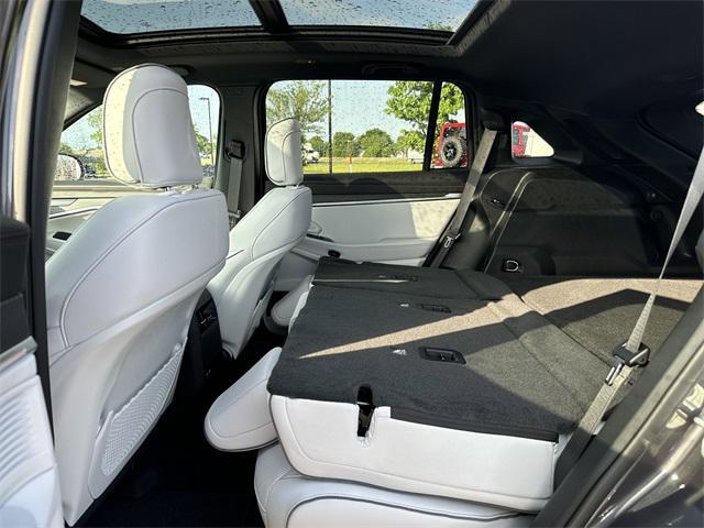 new 2025 Jeep Wagoneer S car, priced at $52,672