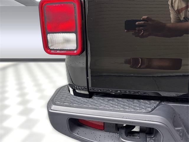 new 2025 Jeep Gladiator car, priced at $41,842