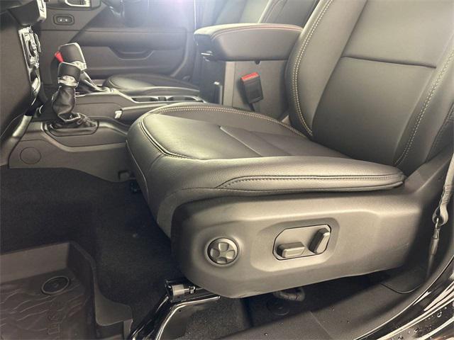 new 2025 Jeep Gladiator car, priced at $41,842