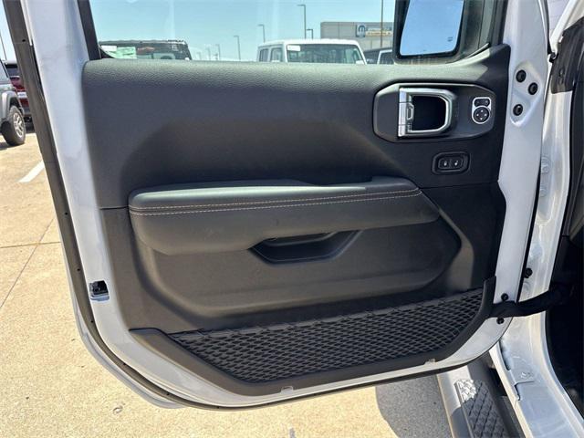 new 2025 Jeep Gladiator car, priced at $44,841