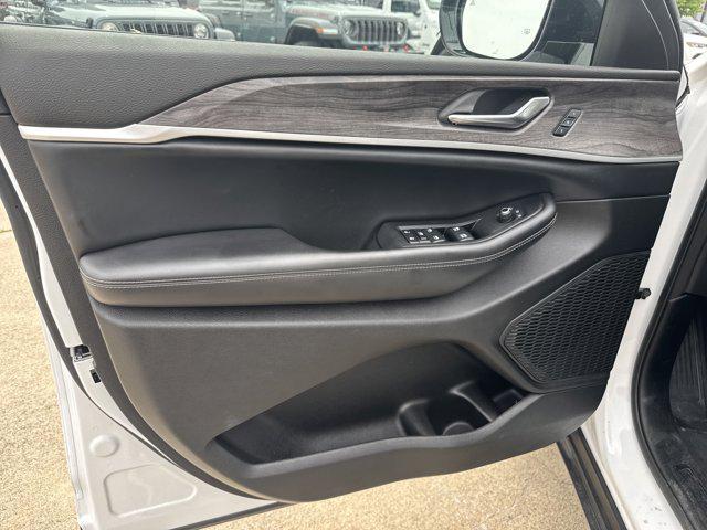 used 2023 Jeep Grand Cherokee car, priced at $28,888