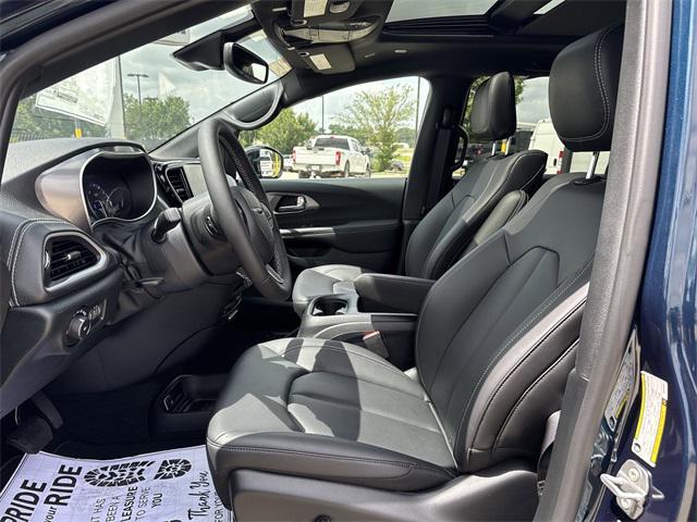new 2025 Chrysler Pacifica car, priced at $47,301
