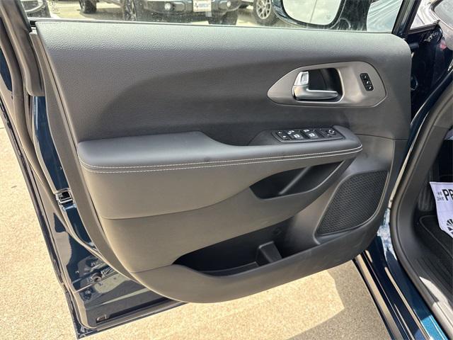 new 2025 Chrysler Pacifica car, priced at $47,301