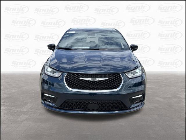 new 2025 Chrysler Pacifica car, priced at $47,301