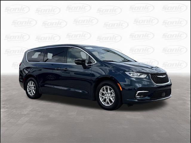 new 2025 Chrysler Pacifica car, priced at $47,301