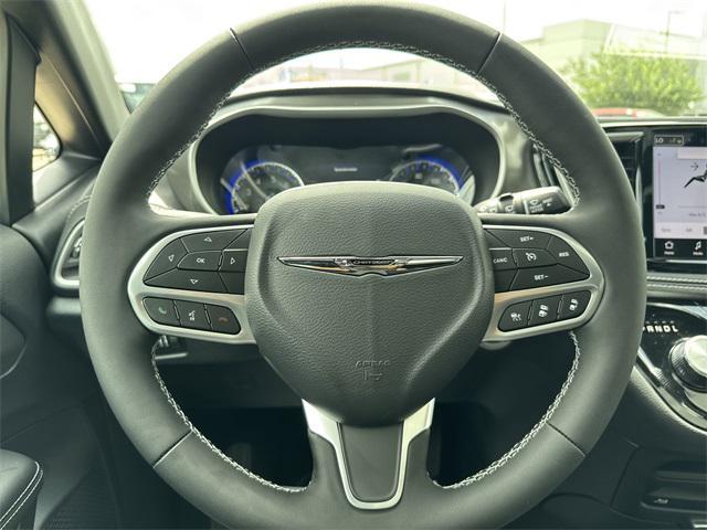 new 2025 Chrysler Pacifica car, priced at $47,301