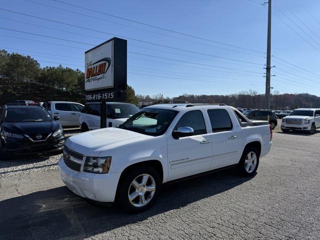 used 2009 Chevrolet Avalanche car, priced at $9,950