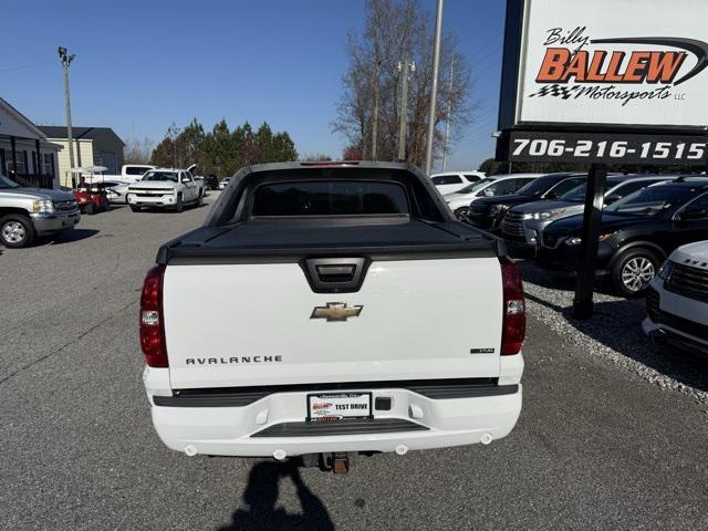 used 2009 Chevrolet Avalanche car, priced at $9,950