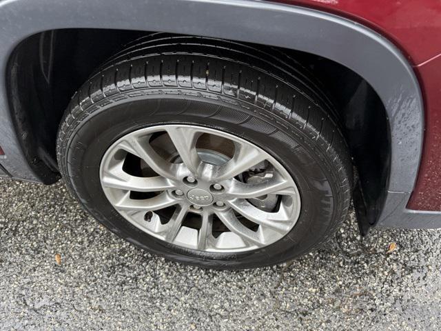 used 2019 Jeep Cherokee car, priced at $14,950